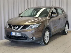 Ruskea Käytetty 2015 Nissan Qashqai Acenta Katumaasturi | 11 500 € (Kallis)