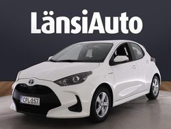 Valkoinen Käytetty 2021 Toyota Yaris Hybrid Active Viistoperä | 17 490 € (Perustarjous)