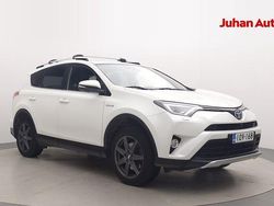 Valkoinen Käytetty 2015 Toyota RAV4 Active Katumaasturi | 23 490 € (Perustarjous)