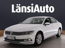 Valkoinen Käytetty 2017 VW Passat Comfortline Sedan | 14 870 € (Perustarjous)