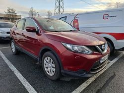 Punainen Käytetty 2014 Nissan Qashqai Visia Katumaasturi | 7 490 € (Hieman kallis)
