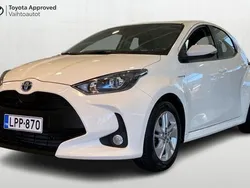 Valkoinen Käytetty 2021 Toyota Yaris Active Viistoperä | 14 500 € (Perustarjous)