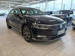Musta Käytetty 2015 VW Passat Highline Sedan | 12 890 € (Perustarjous)