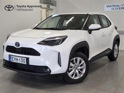 Valkoinen Käytetty 2024 Toyota Yaris Cross Active Katumaasturi | 27 900 € (Perustarjous)