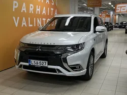 Käytetty 2020 Mitsubishi Outlander P-HEV Instyle Katumaasturi | 22 900 € (Perustarjous)