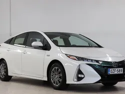 Valkoinen Käytetty 2018 Toyota Prius Active Viistoperä | 23 900 € (Hieman kallis)