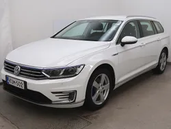 Valkoinen Käytetty 2018 VW Passat GTE Farmari | 17 900 € (Perustarjous)