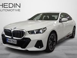 Käytetty 2025 BMW 530e M Sport Sedan | 63 800 € (Hieman kallis)