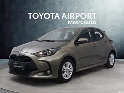 Ruskea (beige) Käytetty 2024 Toyota Yaris Active Viistoperä | 22 490 € (Perustarjous)