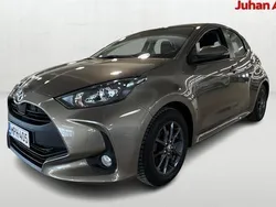 Ruskea (beige) Käytetty 2023 Toyota Yaris Active | 19 490 € (Perustarjous)