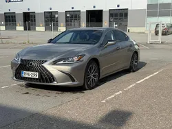 Hopea Käytetty 2024 Lexus ES300H Business Edition Sedan | 46 900 € (Perustarjous)