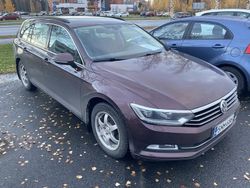 Punainen Käytetty 2016 VW Passat Comfortline Farmari | 10 800 € (Kallis)