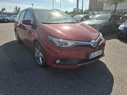 Punainen Käytetty 2016 Toyota Auris Touring Sports Active Farmari | 12 480 € (Perustarjous)