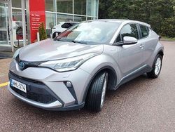 Hopea Käytetty 2021 Toyota C-HR Active Katumaasturi | 22 900 € (Perustarjous)