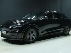 Musta Käytetty 2021 Ford Mustang Mach-E Katumaasturi | 34 500 € (Kallis)