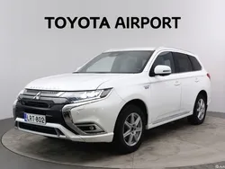 Valkoinen Käytetty 2019 Mitsubishi Outlander P-HEV Instyle Katumaasturi | 22 880 € (Perustarjous)