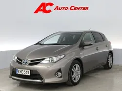 Ruskea Käytetty 2015 Toyota Auris Hybrid Active Viistoperä | 14 990 € (Hieman kallis)