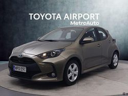 Ruskea (beige) Käytetty 2024 Toyota Yaris Active Viistoperä | 21 590 € (Perustarjous)