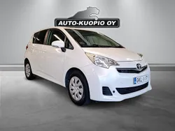 Valkoinen Käytetty 2012 Toyota Verso-S Sol Tila-auto | 9 800 € (Hieman kallis)