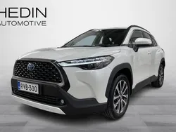 Valkoinen Käytetty 2023 Toyota Corolla Cross Edition Katumaasturi | 35 990 € (Supertarjous)