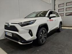 Valkoinen Käytetty 2025 Toyota RAV4 Hybrid Active Katumaasturi | 52 900 € (Kallis)