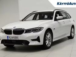 Alpinweiss Käytetty 2022 BMW 330e Sport Line Farmari | 37 900 € (Kallis)
