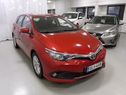 Punainen Käytetty 2015 Toyota Auris Active Viistoperä | 11 950 € (Perustarjous)