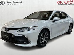 Valkoinen Käytetty 2024 Toyota Camry Style Sedan | 37 990 € (Hieman kallis)