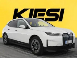 Valkoinen Käytetty 2021 BMW iX Comfort Edition Katumaasturi | 46 680 € (Perustarjous)