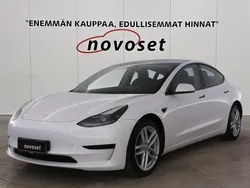 Valkoinen Käytetty 2022 Tesla Model 3 Sedan | 27 770 € (Perustarjous)