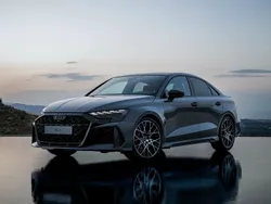 Progressivepunainen, metalliväri Uusi 2025 Audi RS3 Design Viistoperä | 102 378 €