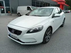 Valkoinen Käytetty 2015 Volvo V40 Business Edition Farmari | 13 490 € (Perustarjous)