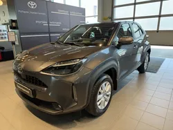 Harmaa Käytetty 2024 Toyota Yaris Cross Active Katumaasturi | 29 400 € (Perustarjous)