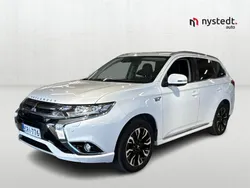 Valkoinen Käytetty 2019 Mitsubishi Outlander P-HEV Instyle Katumaasturi | 20 790 € (Perustarjous)
