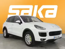 Valkoinen Käytetty 2015 Porsche Cayenne S E-Hybrid Katumaasturi | 35 790 €