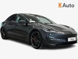 Käytetty 2024 Tesla Model 3 Performance Sedan | 53 900 €