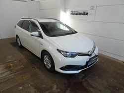 Valkoinen Käytetty 2017 Toyota Auris Touring Sports Edition Farmari | 14 300 € (Perustarjous)