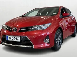 Punainen Käytetty 2015 Toyota Auris Active Viistoperä | 9 900 € (Perustarjous)