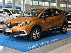 Oranssi Käytetty 2017 Renault Captur Zen Katumaasturi | 10 700 € (Perustarjous)
