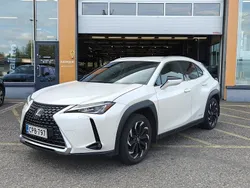 Valkoinen Käytetty 2020 Lexus UX 250h Katumaasturi | 29 900 € (Hieman kallis)