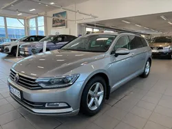 Harmaa Käytetty 2015 VW Passat Comfortline Farmari | 10 790 € (Hieman kallis)