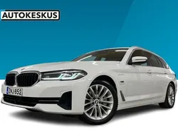 Valkoinen Käytetty 2022 BMW 530e Comfort Edition Farmari | 33 790 € (Perustarjous)