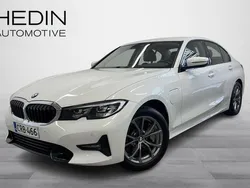 Valkoinen Käytetty 2021 BMW 330e Sport Line Sedan | 28 300 € (Supertarjous)