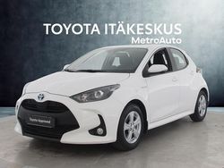 Valkoinen Käytetty 2021 Toyota Yaris Hybrid Active Viistoperä | 18 990 € (Perustarjous)