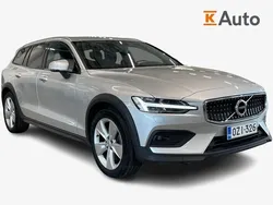 Käytetty 2022 Volvo V60 CC Business Edition Farmari | 33 790 € (Hyvä tarjous)