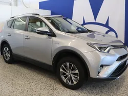 Hopea Käytetty 2017 Toyota RAV4 Hybrid Active Katumaasturi | 26 500 € (Perustarjous)