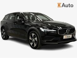 Käytetty 2023 Volvo V60 CC Plus Farmari | 48 900 €
