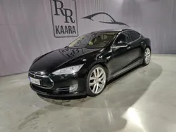 Musta Käytetty 2014 Tesla Model S Performance Sedan | 21 790 € (Hieman kallis)