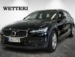 Musta Käytetty 2021 Volvo V60 CC Business Edition Farmari | 29 900 € (Hieman kallis)