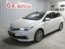 Valkoinen Käytetty 2016 Toyota Auris Touring Sports Premium Farmari | 13 990 € (Perustarjous)